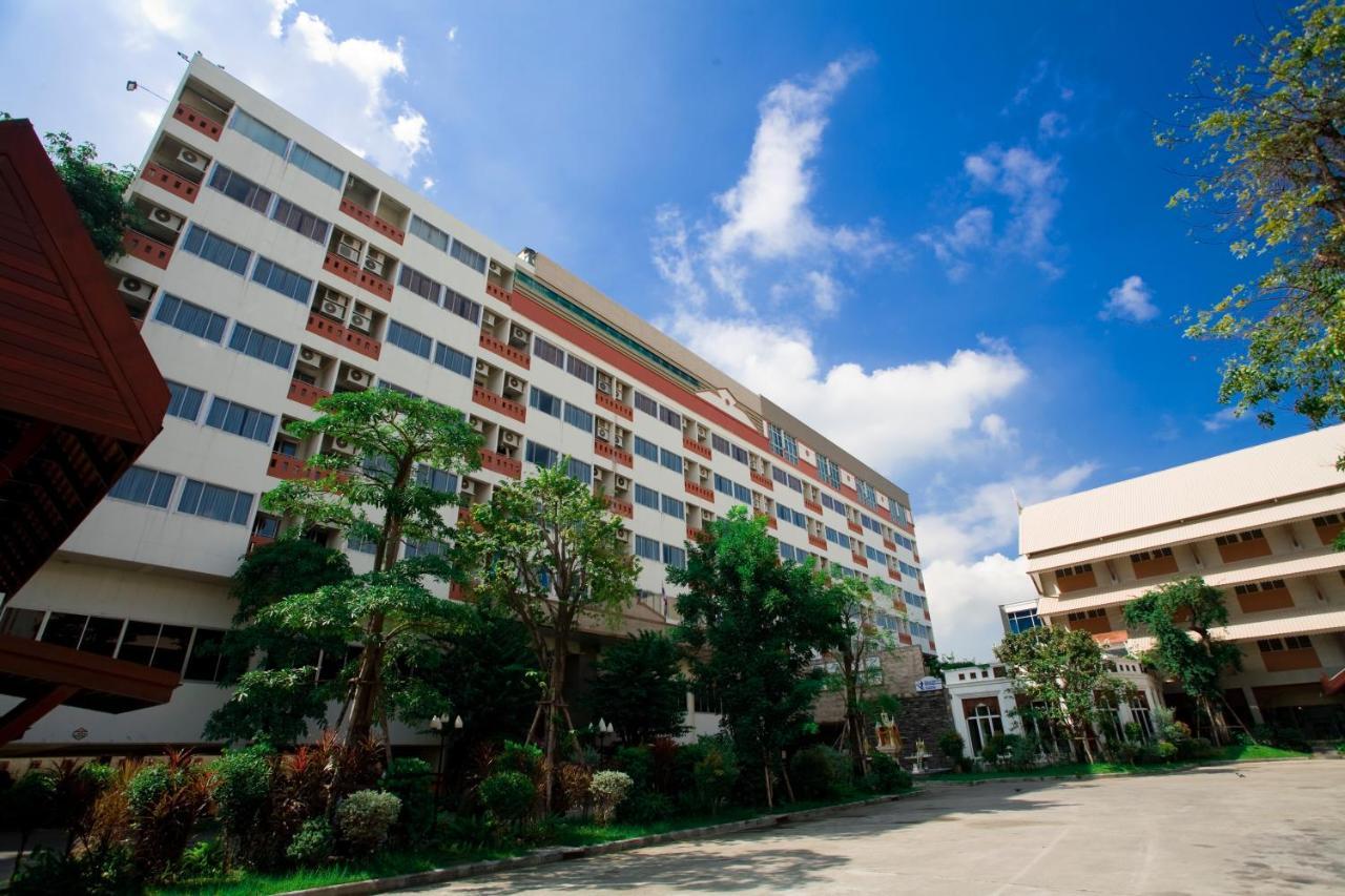 בנגקוק Jolly Suites & Spa Thapra מראה חיצוני תמונה